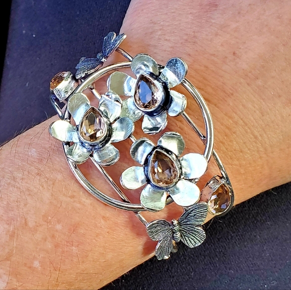 New Unique Morganite Butterflies and Flowers Silver Cuff Bracelet. - Picture 5 of 16